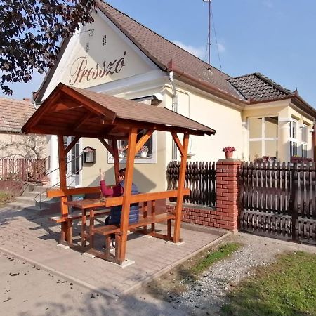 Villa 98 Petofi Utca Balatonmagyarod Exterior foto