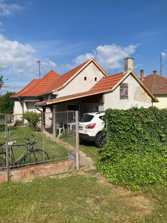 Villa 98 Petofi Utca Balatonmagyarod Exterior foto